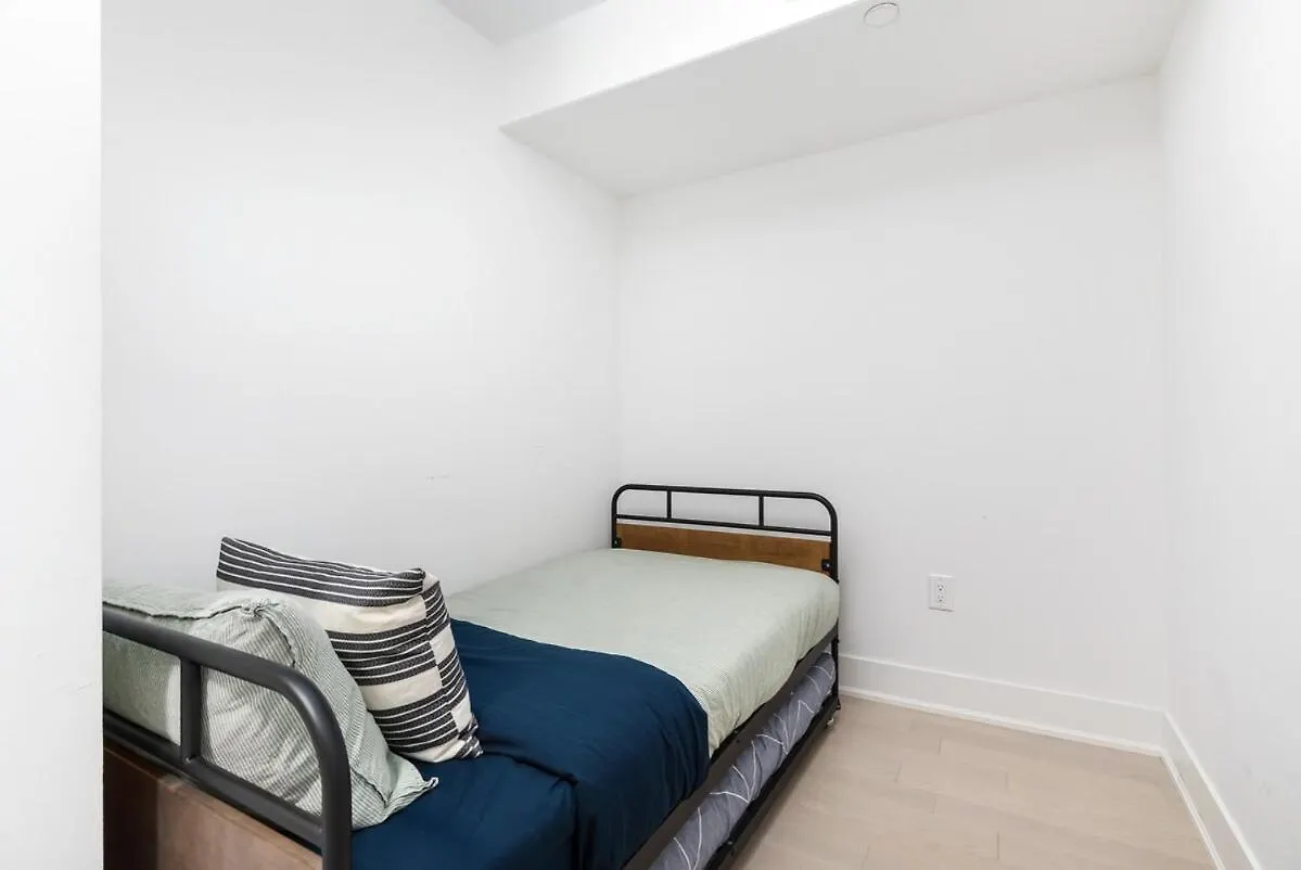 Central Downtown 1 And Den W 3 Beds Sleeps 4 By Uoft अपार्टमेंट Toronto